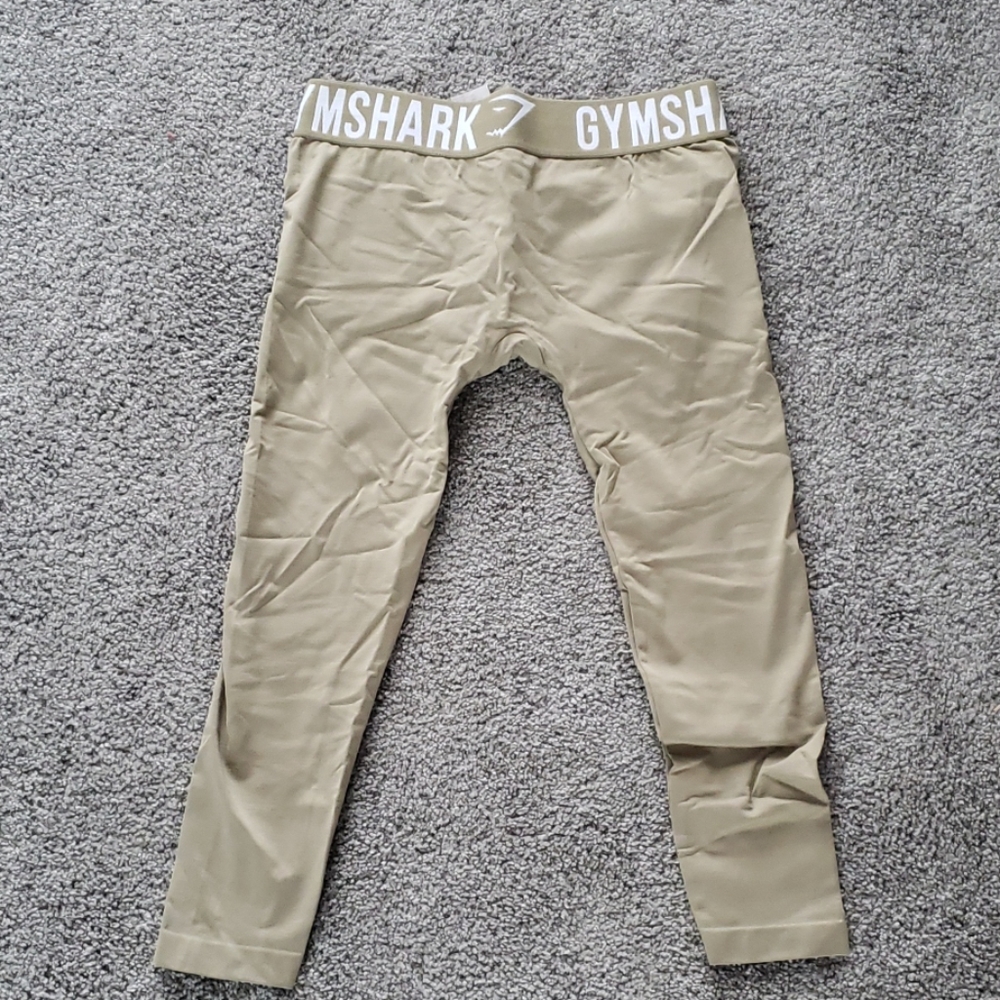 Gym shark capri pants